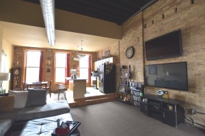 421 A N Main living room