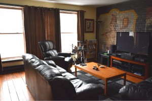 424 A N Main Street living room
